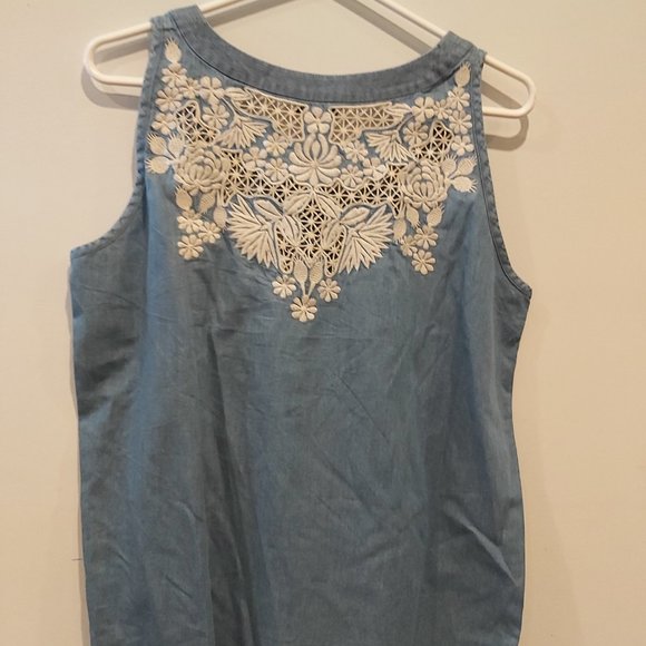 Denim style tank with lace detail - Picture 2 of 4